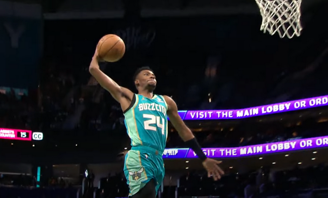 Gražiausias NBA nakties epizodas - „Hornets“ puolėjo efektingas skrydis (VIDEO)